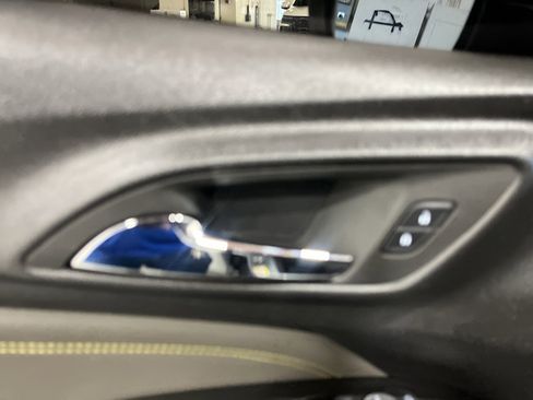 Used 2025 Chevrolet Trax ACTIV w/ Sunroof Package FWD image 27