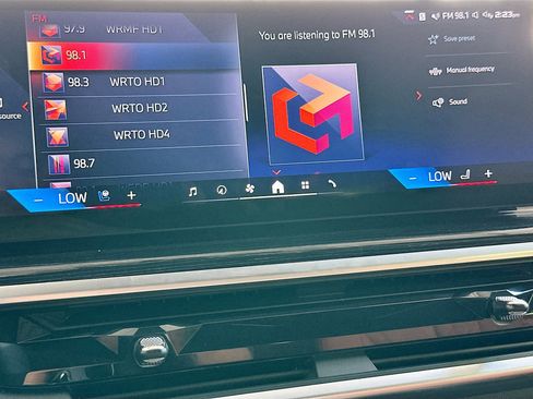 Used 2025 BMW X7 M60i image 15