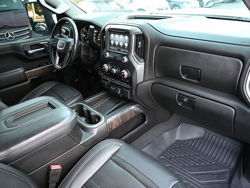 Used 2022 GMC Sierra 2500 Denali w/ Denali Ultimate Package image 9