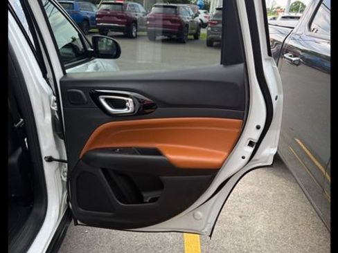 Used 2024 Jeep Compass Limited w/ Sun and Sound Group AWD/4WD image 9