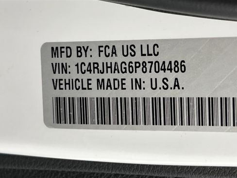 Used 2023 Jeep Grand Cherokee Altitude image 31