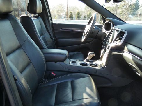 Used 2017 Jeep Grand Cherokee Limited w/ Trailer Tow Group IV image 9