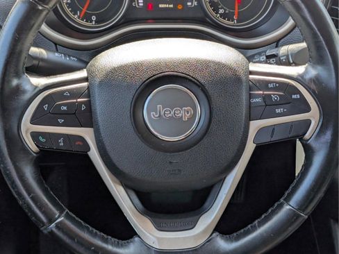 Used 2017 Jeep Cherokee Latitude image 15