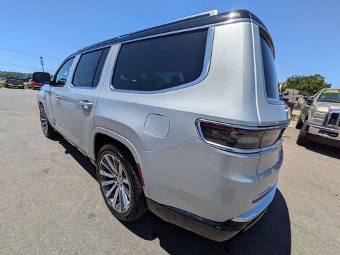 Used 2023 Jeep Grand Wagoneer 4WD image 3