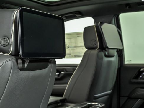 New 2026 GMC Yukon Elevation w/ Elevation Premium Package AWD/4WD image 12