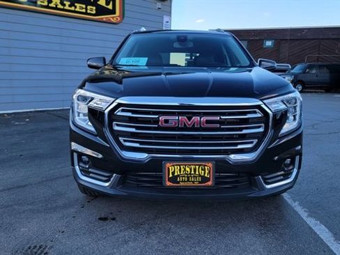 Used 2024 GMC Terrain SLT image 2
