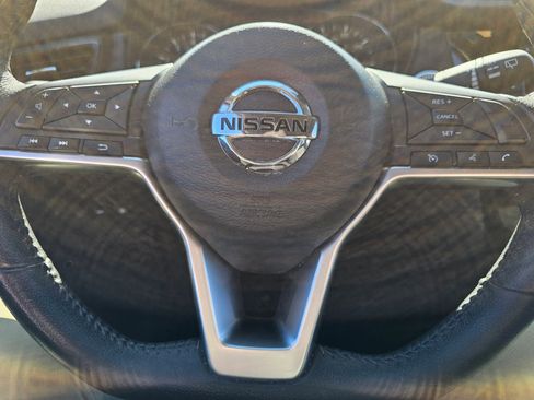 Used 2019 Nissan Rogue SV image 13