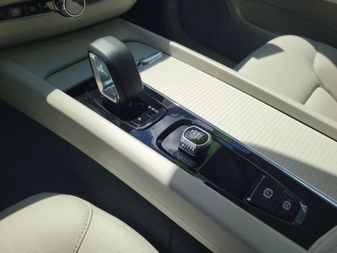 Used 2023 Volvo XC60 B5 Core w/ Climate Package FWD image 30