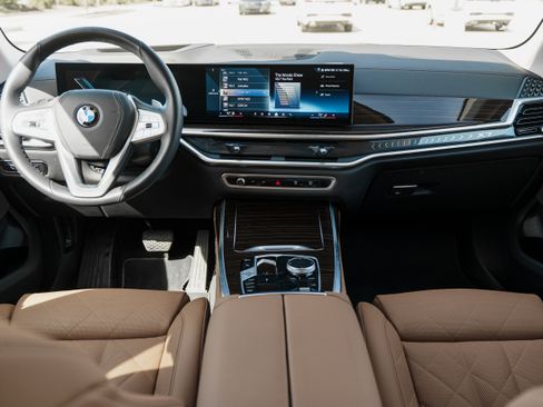 Used 2026 BMW X7 xDrive40i image 8