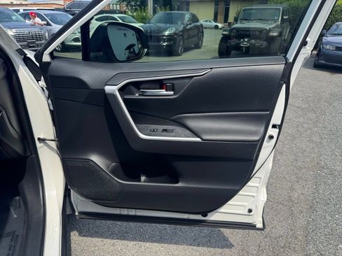 Used 2019 Toyota RAV4 XLE Premium FWD image 15