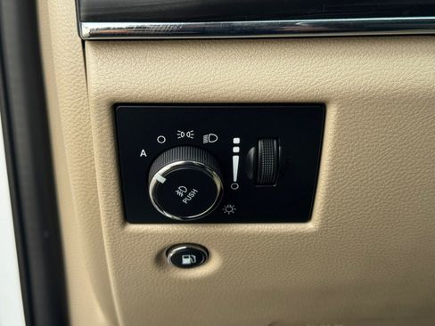 Used 2019 Jeep Grand Cherokee Limited w/ Luxury Group II image 24