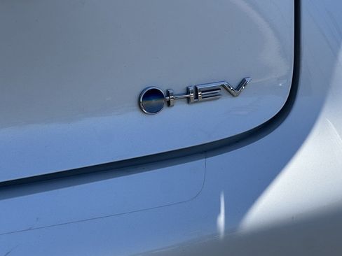 Certified 2024 Toyota Prius LE FWD image 31