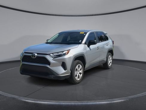 Used 2024 Toyota RAV4 LE FWD image 4