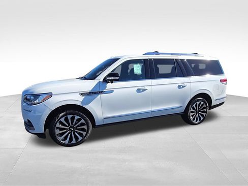 Used 2024 Lincoln Navigator L Reserve AWD/4WD image 4