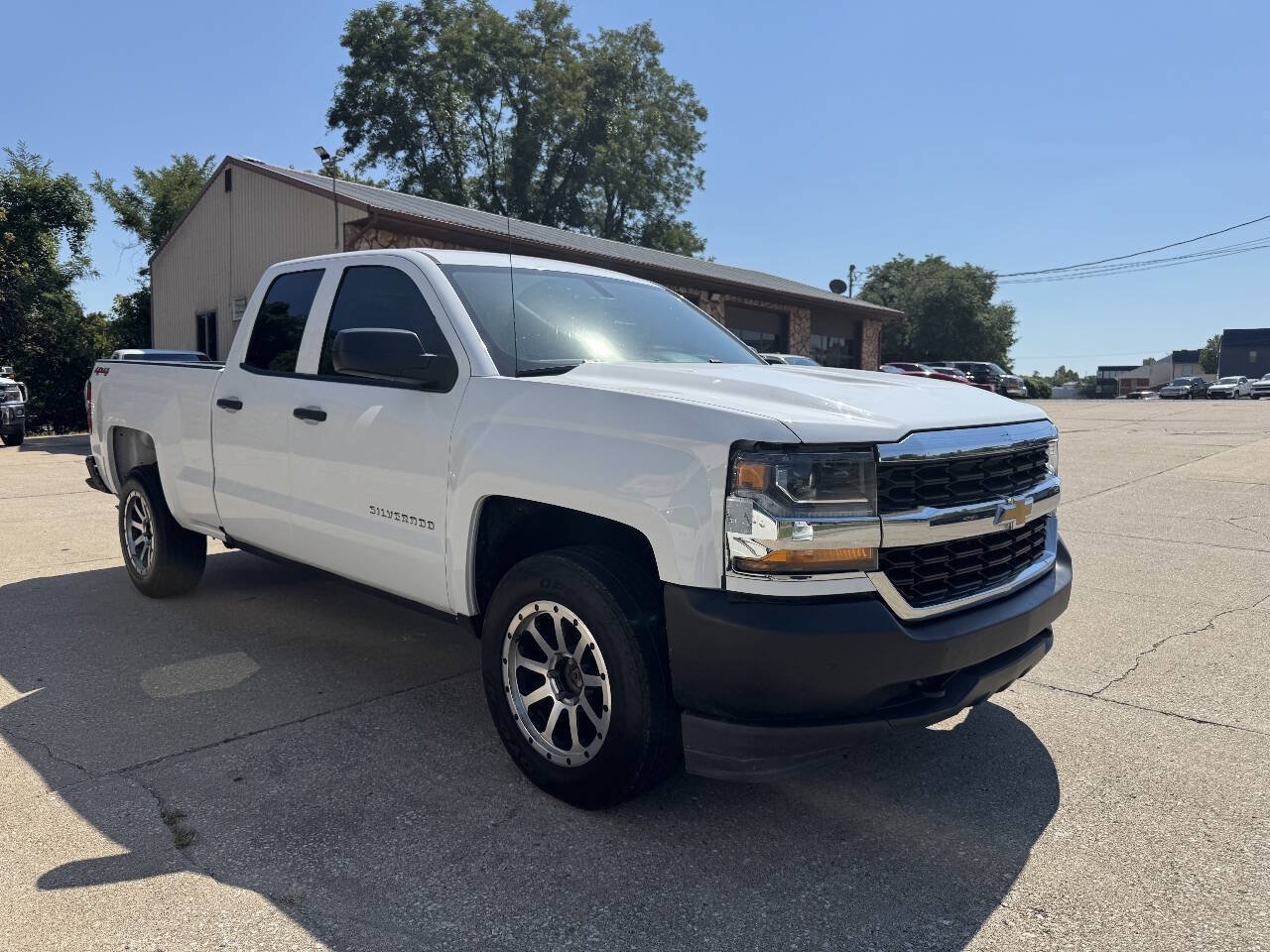 Used 2018 Chevrolet Silverado 1500 W/T w/ Trailering Package AWD/4WD image 3