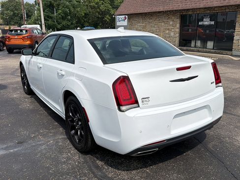 Used 2022 Chrysler 300 Touring L w/ Popular Equipment Group AWD/4WD image 5