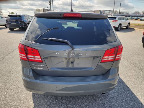 Used 2020 Dodge Journey SE w/ SE Popular Equipment Group image 5