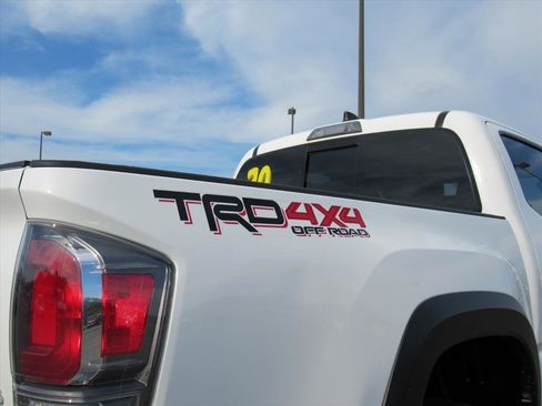 Used 2020 Toyota Tacoma TRD Off-Road image 9