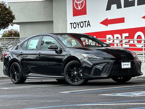 New 2026 Toyota Camry SE FWD image 8