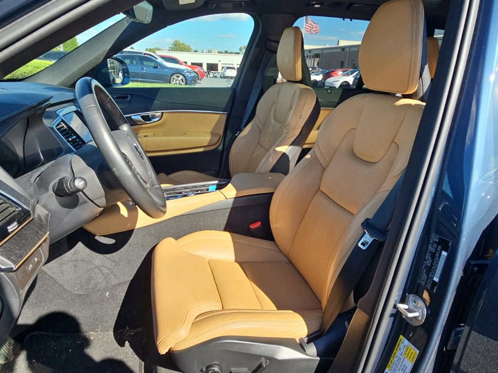 Used 2024 Volvo XC90 T8 Ultimate w/ Protection Package Premier AWD/4WD image 3