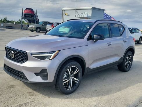 New 2026 Volvo XC40 B5 Core AWD/4WD image 4