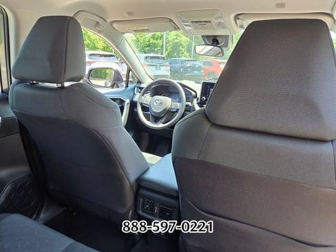 Used 2025 Toyota RAV4 XLE FWD image 16