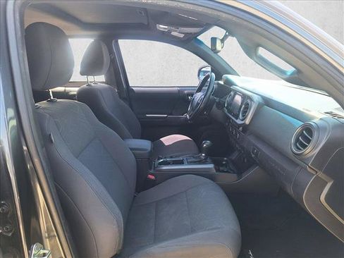 Used 2017 Toyota Tacoma TRD Off-Road RWD image 19