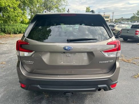 Used 2022 Subaru Forester Premium AWD/4WD image 5