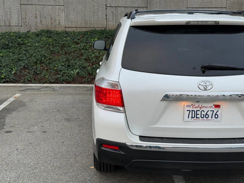 Used 2011 Toyota Highlander 2WD w/ Tech Pkg image 16