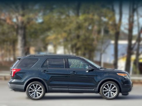 Used 2015 Ford Explorer XLT w/ Equipment Group 202A image 7