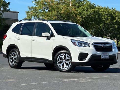 Used 2020 Subaru Forester Premium image 2