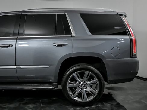 Used 2019 Cadillac Escalade Luxury AWD/4WD image 7