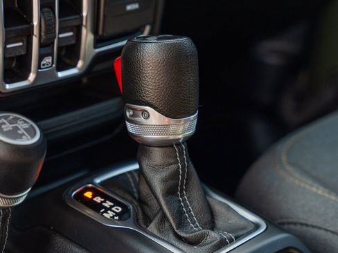 Used 2024 Jeep Wrangler Unlimited w/ Convenience Group image 31