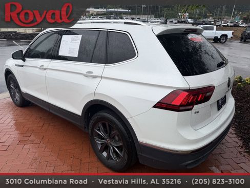 Certified 2023 Volkswagen Tiguan SE w/ Panoramic Sunroof Package FWD image 6