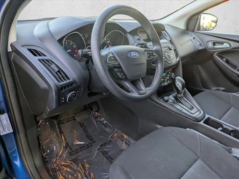 Used 2018 Ford Focus SE w/ SE Appearance Package image 10