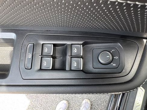 Certified 2025 Volkswagen Atlas SE FWD image 29