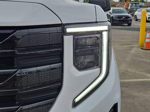 Certified 2024 GMC Sierra 1500 Elevation AWD/4WD image 9