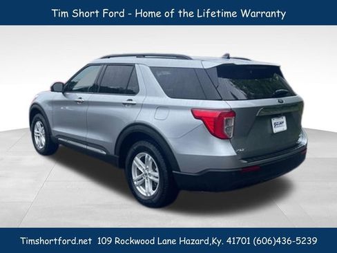 Used 2022 Ford Explorer XLT AWD/4WD image 3