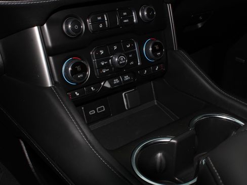 Used 2024 Chevrolet Tahoe LT w/ Luxury Package image 16