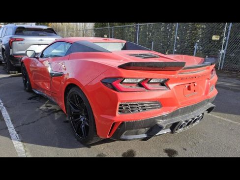 Used 2025 Chevrolet Corvette Z06 image 4