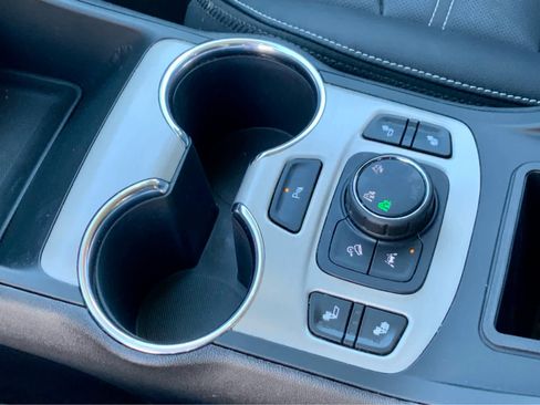 Used 2022 GMC Terrain Denali image 46