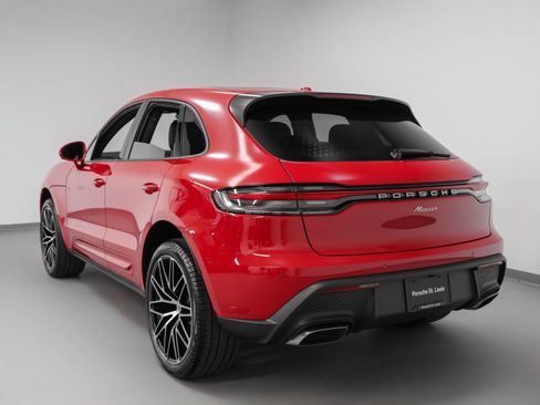 Certified 2025 Porsche Macan image 3