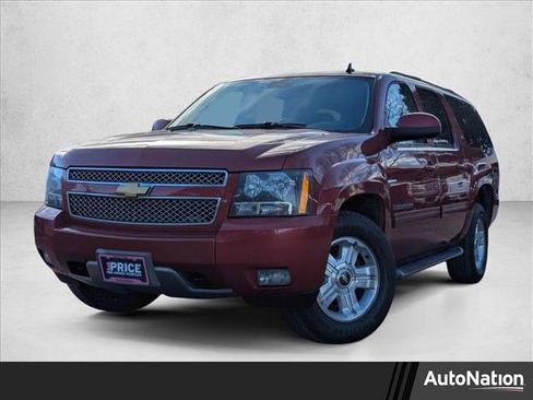 Used 2014 Chevrolet Suburban LT image 1