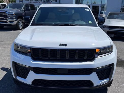 New 2026 Jeep Grand Cherokee Limited AWD/4WD image 2