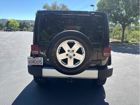 Used 2012 Jeep Wrangler Unlimited Sahara w/ Connectivity Group AWD/4WD image 8