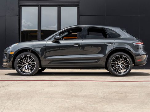 Certified 2026 Porsche Macan AWD/4WD image 2