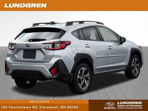 Used 2024 Subaru Crosstrek 2.0i Premium AWD/4WD image 3