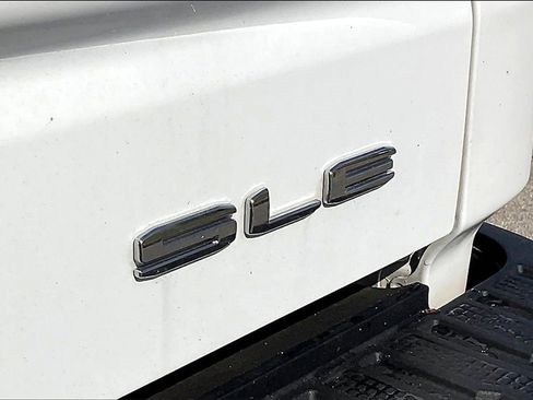 Used 2024 GMC Sierra 1500 SLE image 11