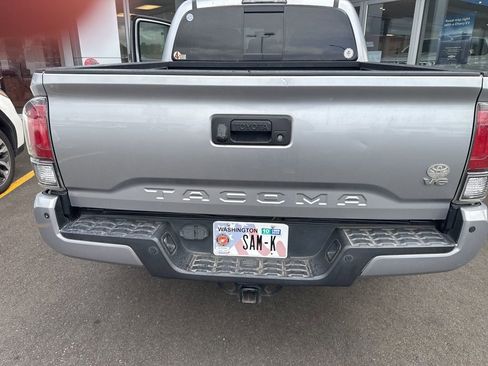 Used 2018 Toyota Tacoma TRD Off-Road w/ Technology Package image 8