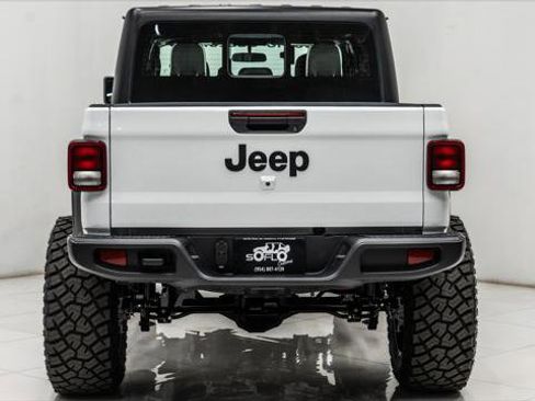 Used 2025 Jeep Gladiator Sport image 27